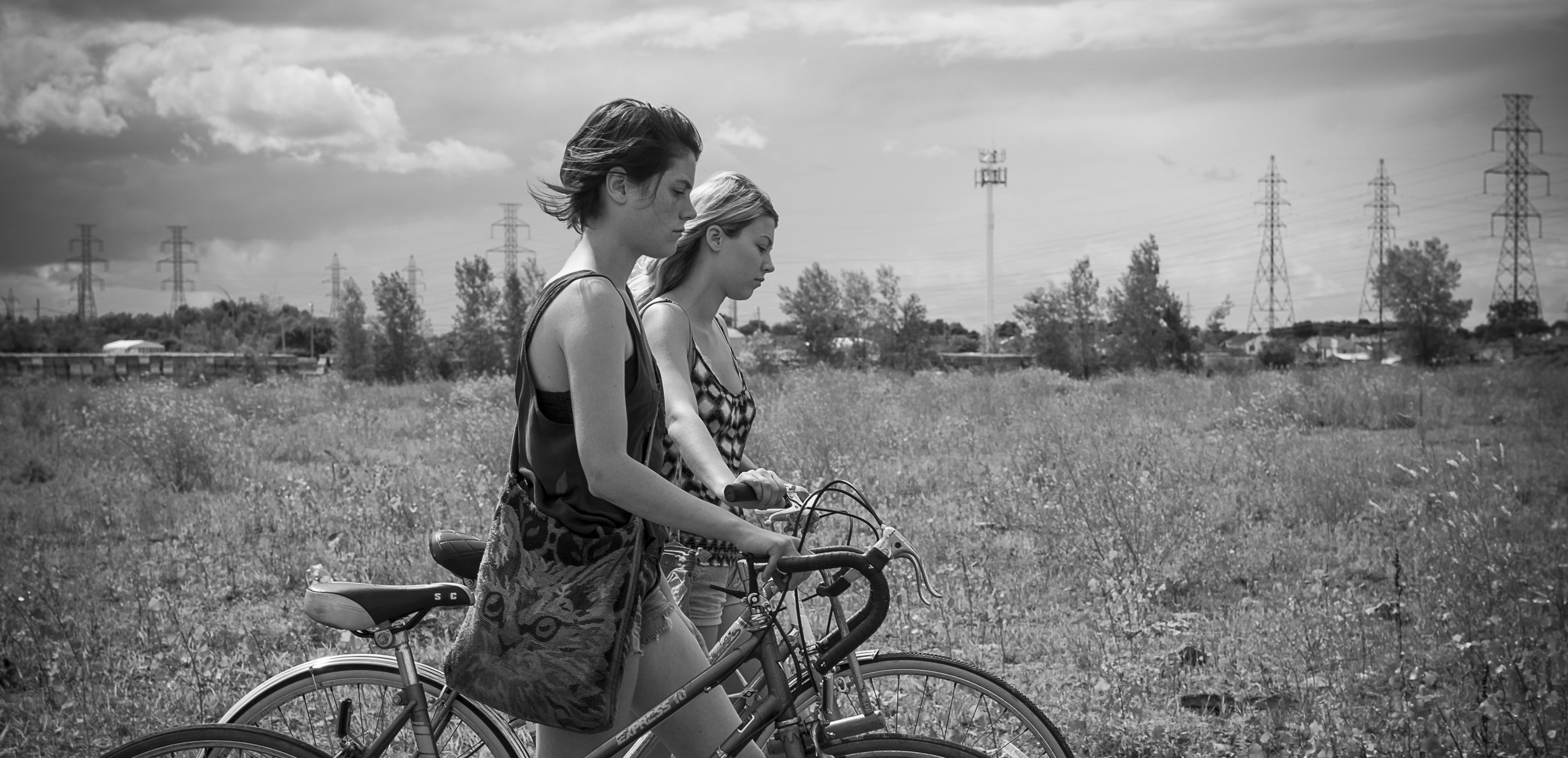 tu dors nicole film still image of 2 girls walking with bike